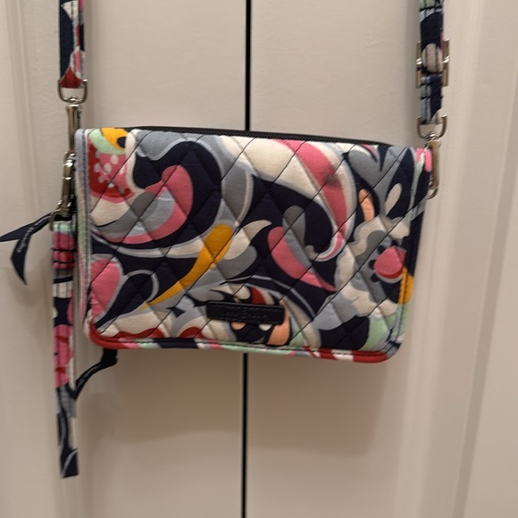 Brand new Vera Bradley crossbody wallet/phone purse - Picture 2 of 6